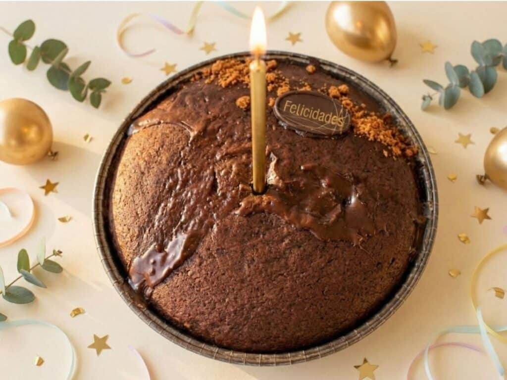 Tarta de cumpleaños con vela para regalar